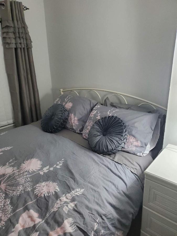 Minimum Stay Two Nights Ларн Экстерьер фото